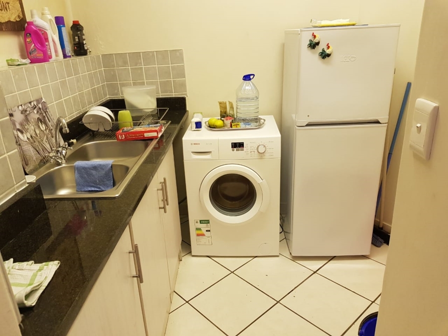 To Let 1 Bedroom Property for Rent in Strand Central Western Cape